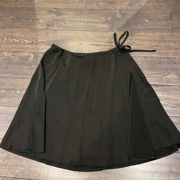 Crossover tie skirt - Picture 1 of 1